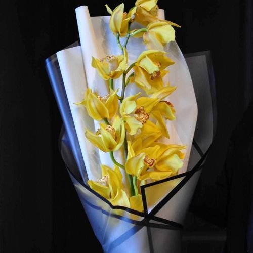 Букет Из 11 Желтых Орхидей